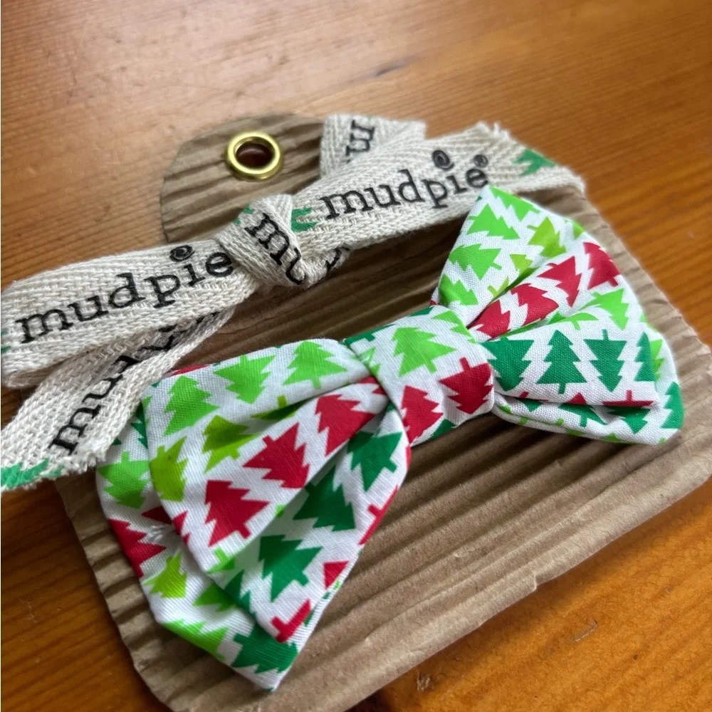 Mud Pie Green and Red Christmas Holiday Festive Bow Tie